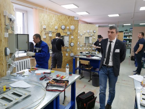 ЛУЧШИЙ ЭЛЕКТРОМОНТЕР ЛУЧШИЙ ЭЛЕКТРОМОНТЕР