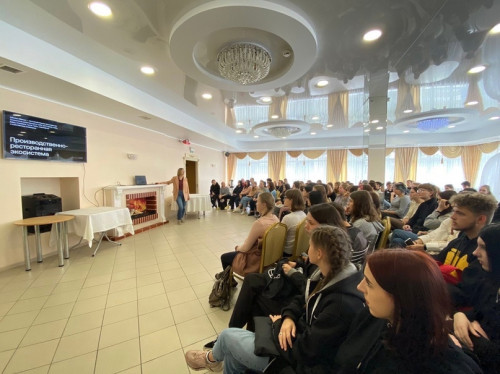 в Центре питания «Айсберг» прошла встреча представителей работодателей с обучающимися