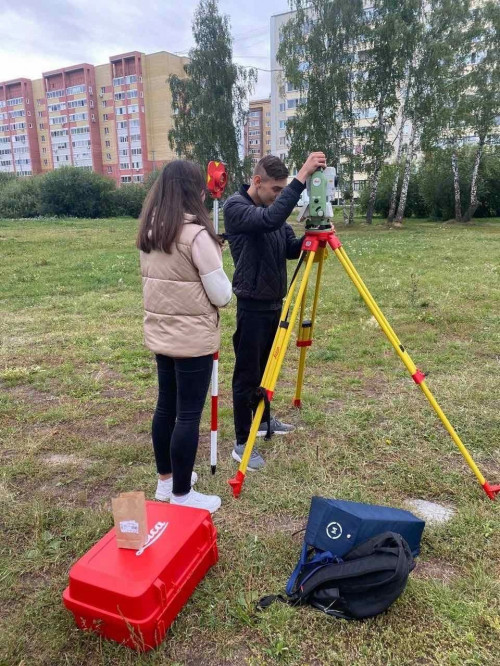 Студенты Тюменского колледжа производственных и социальных технологий Вильская Дарья и Титов Денис продолжают подготовку по компетенции «Геопространственные технологии».