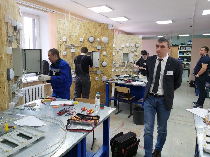 ЛУЧШИЙ ЭЛЕКТРОМОНТЕР 
