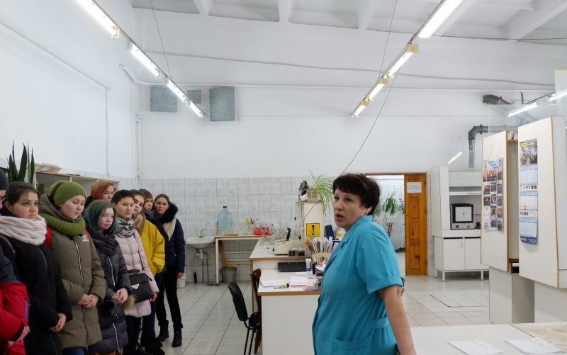 ПРАКТИЧЕСКОЕ ЗАНЯТИЕ  В ЛАБОРАТОРИИ АО "ТЮМЕНСКИЙ АККУМУЛЯТОРНЫЙ ЗАВОД"