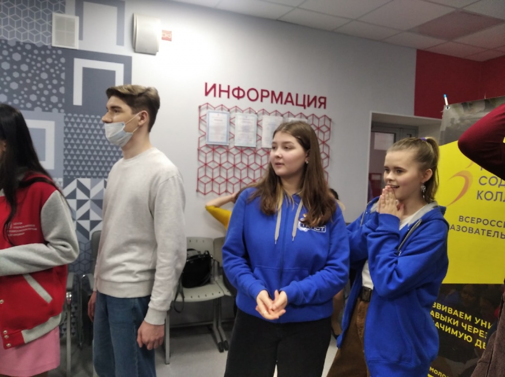 Участники команды колледжа за работой.jpg