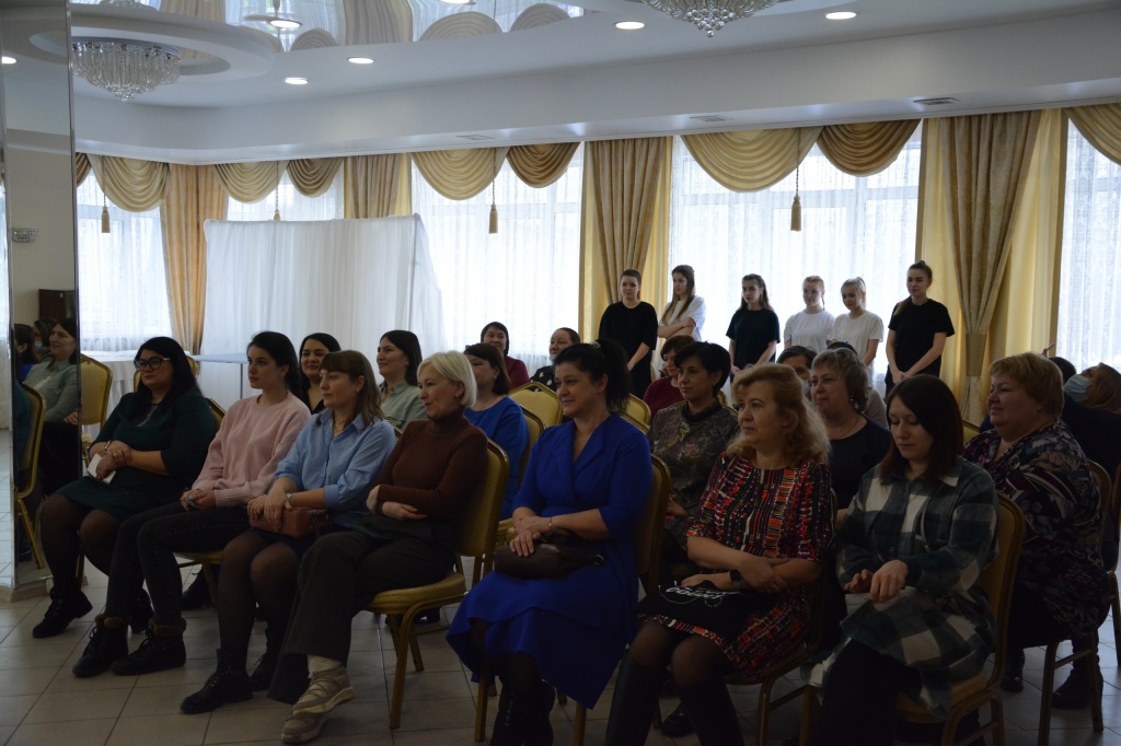 Поздравление коллектива в центре питания Айсберг.jpg Поздравление коллектива в центре питания Айсберг.jpg