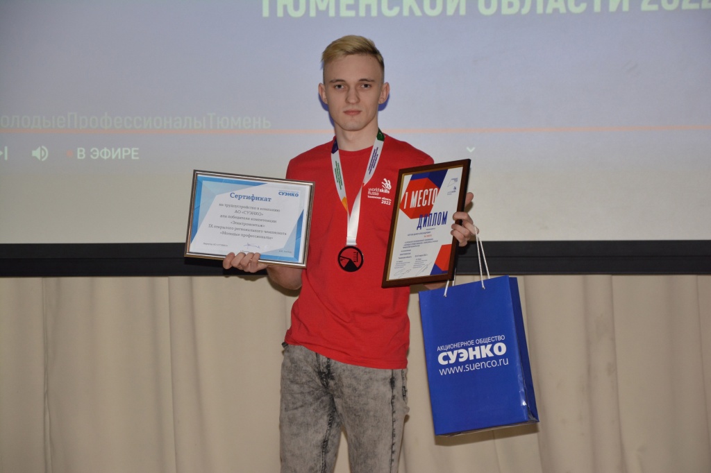 uxDf2KzYzvc.jpg